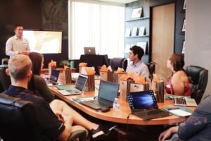 How to Structure a Pitch Deck for Investors