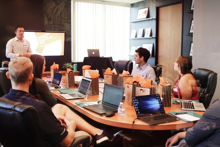 How to Structure a Pitch Deck for Investors