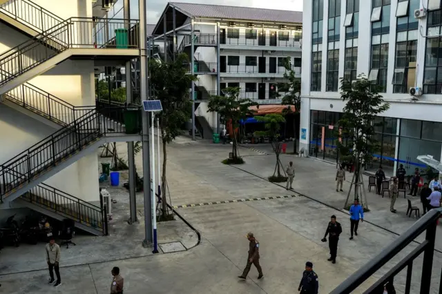 Red Notice, Perekrut CPMI Ilegal Kamboja Kabur ke Luar Negri